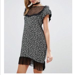 Floral print dress with lace neckline